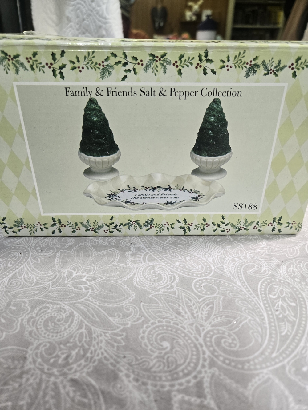 Family & Friends Salt & Pepper Collection - Green Tree SetWinter Magic Family An